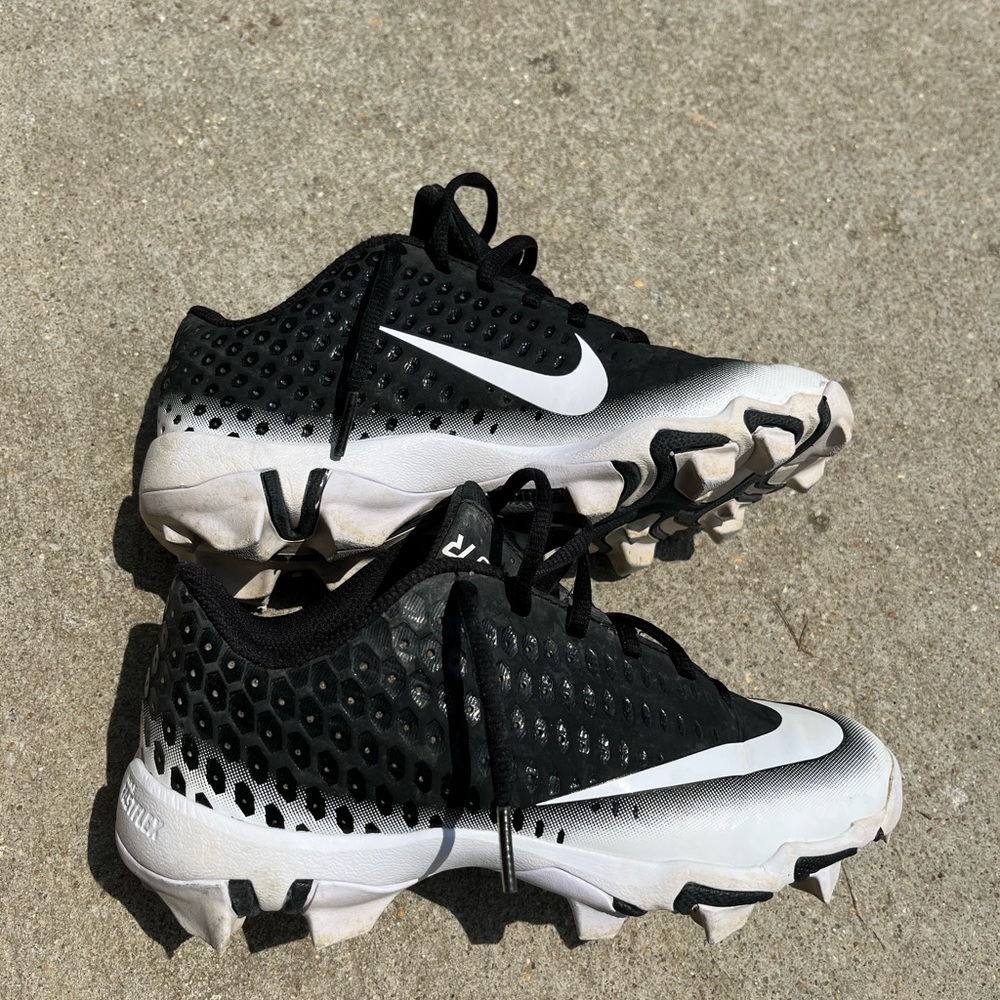 Boys cleats